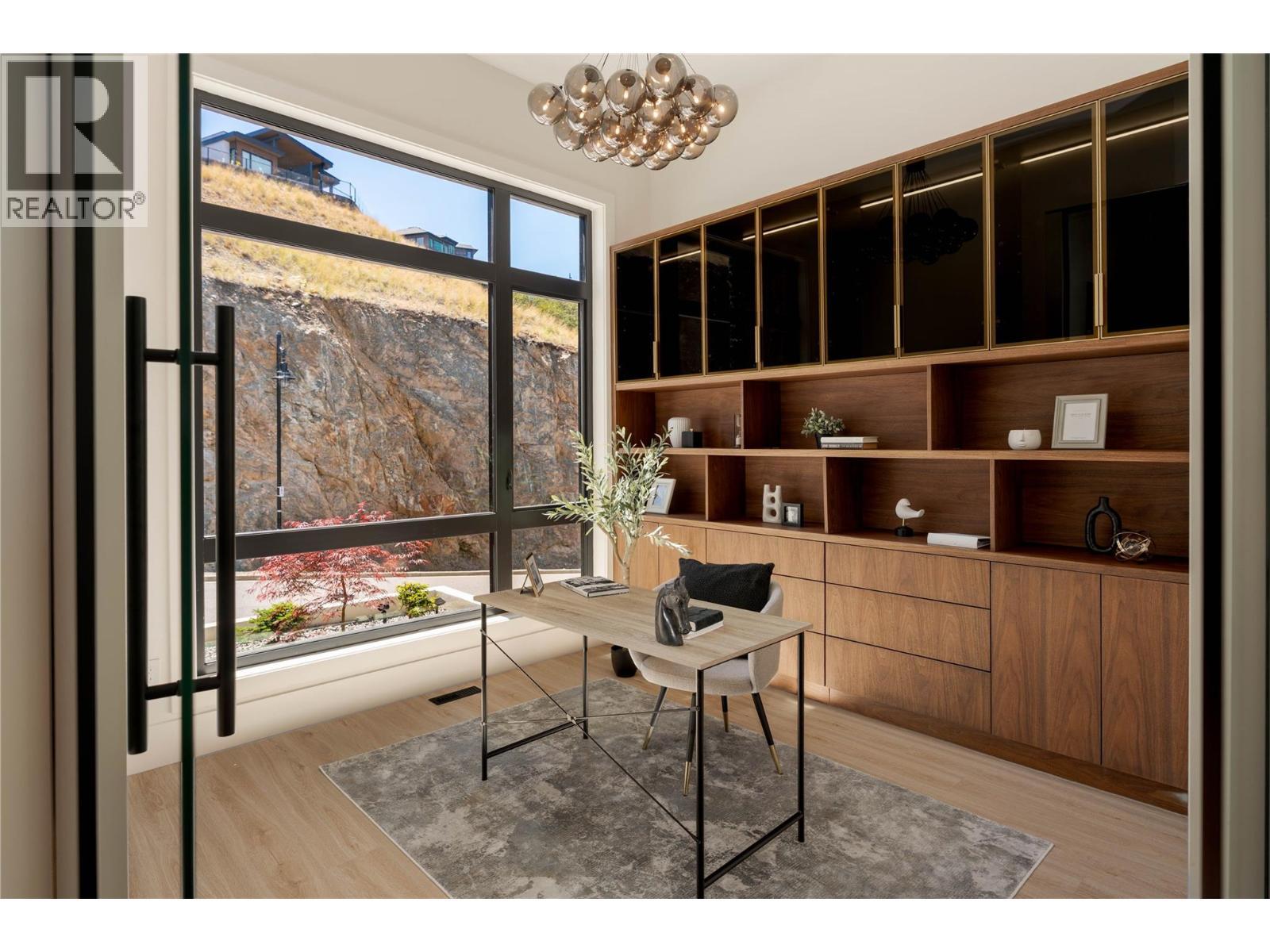 1016 Emslie Street, Kelowna, BC - Indoor Photo Showing Other Room