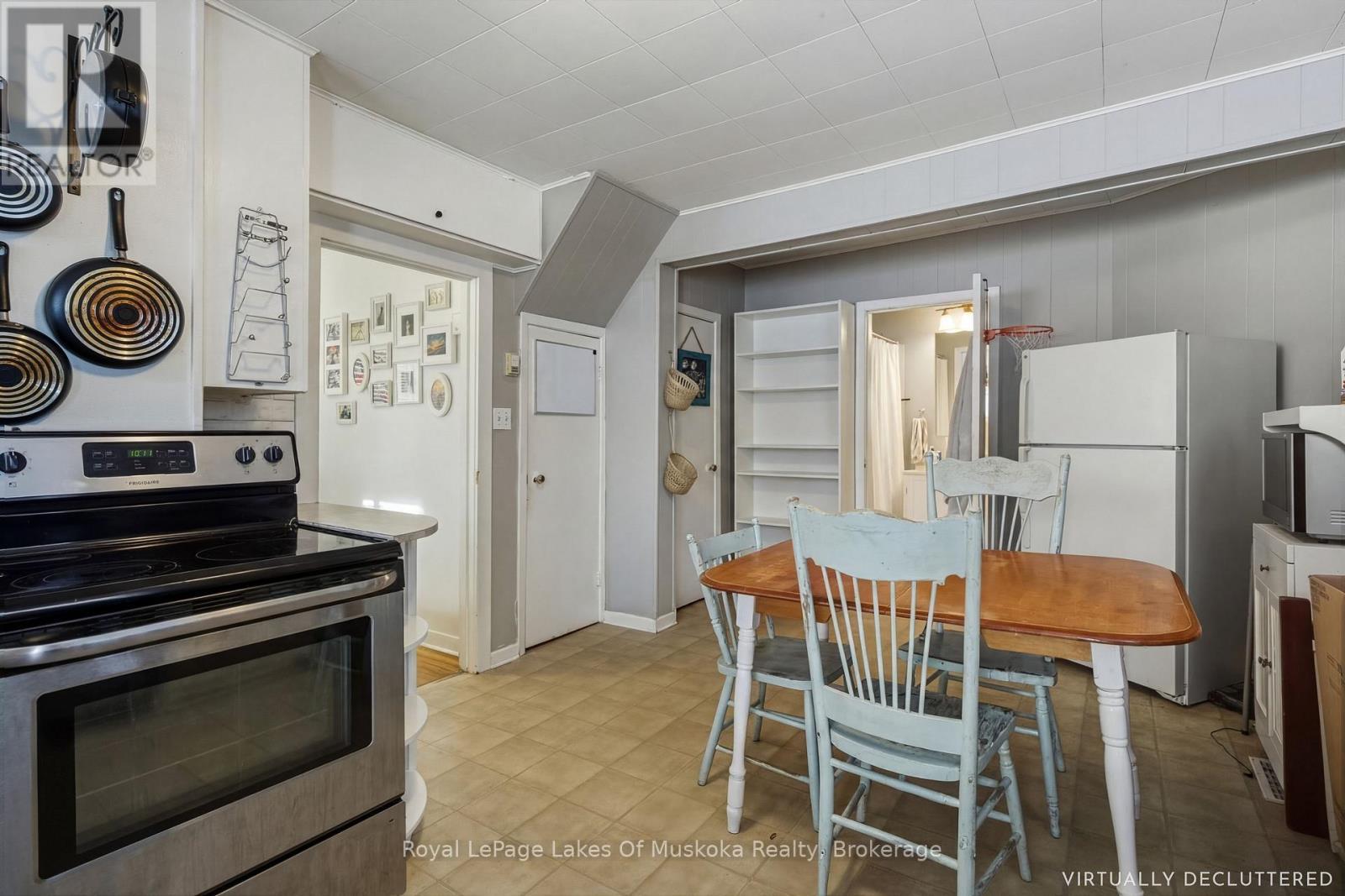 60 West Road W, Huntsville (Chaffey), ON - Indoor Photo Showing Kitchen