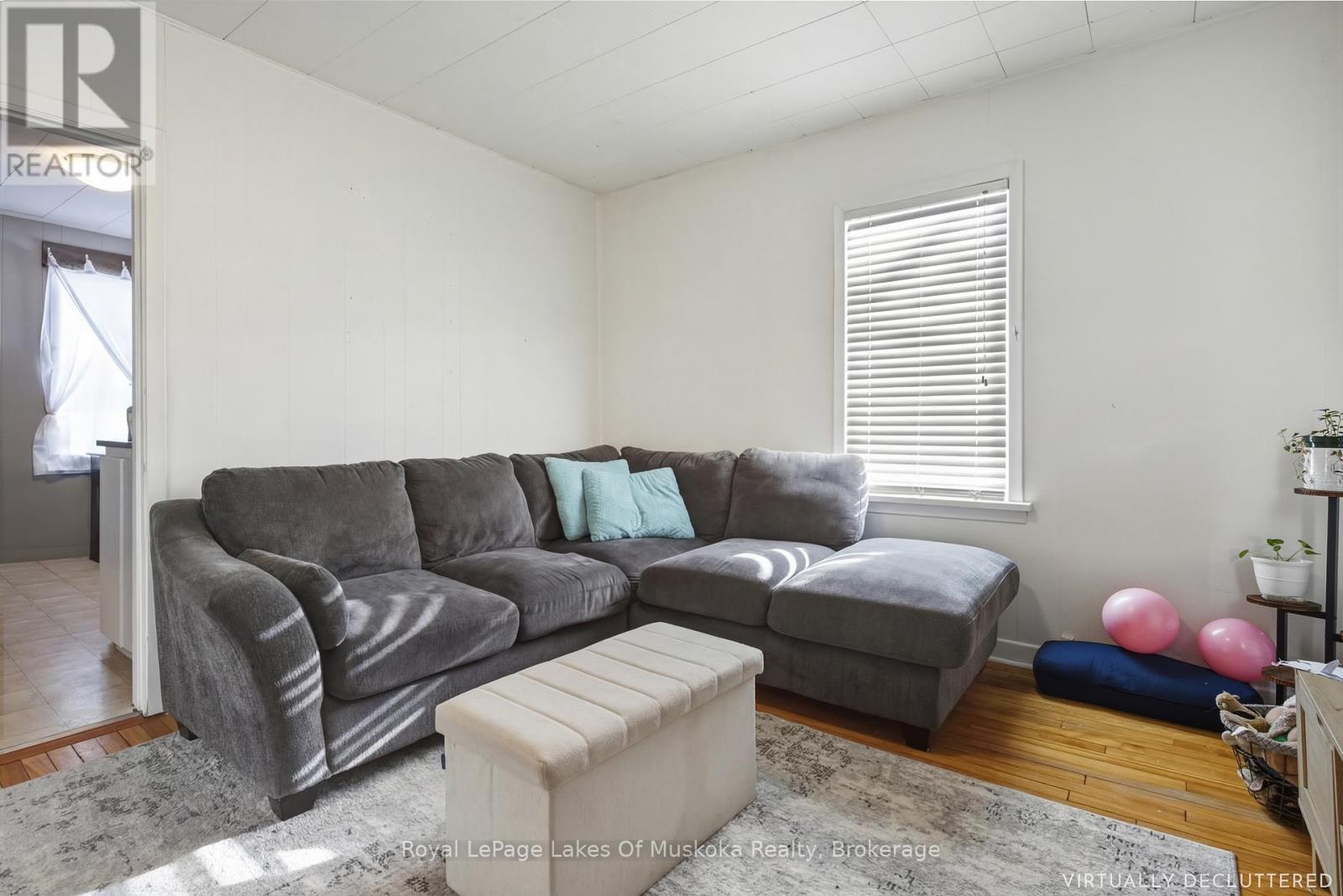 60 West Road W, Huntsville (Chaffey), ON - Indoor Photo Showing Living Room