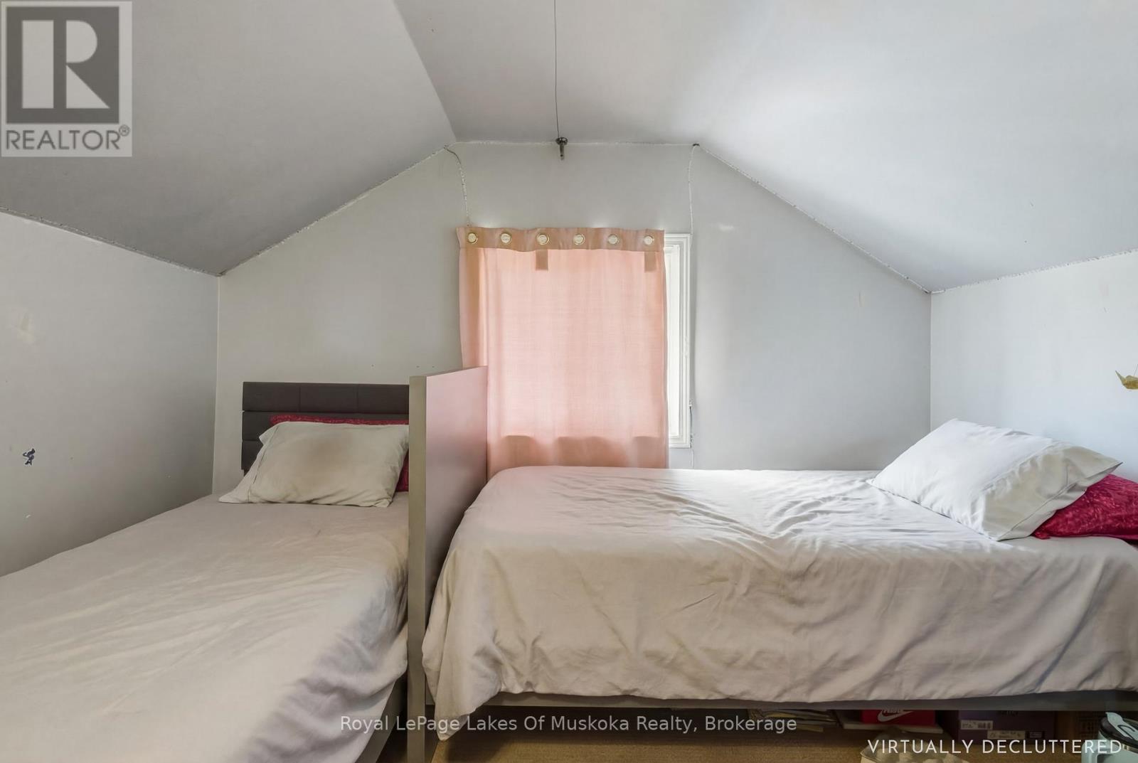 60 West Road W, Huntsville (Chaffey), ON - Indoor Photo Showing Bedroom