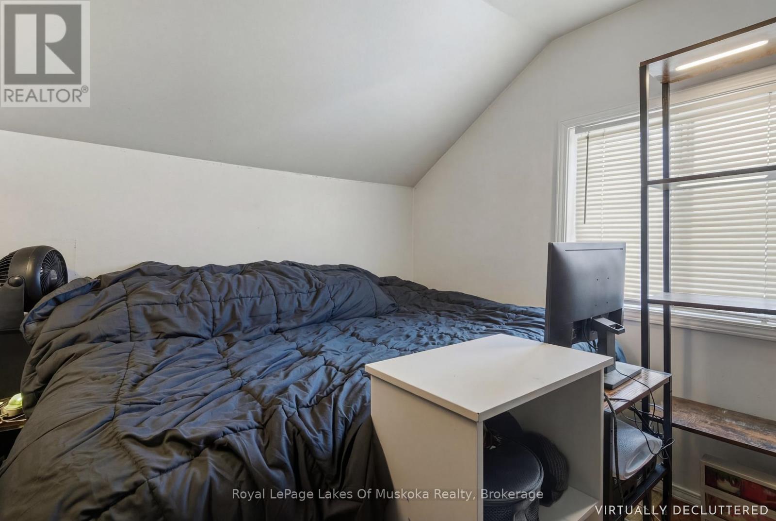 60 West Road W, Huntsville (Chaffey), ON - Indoor Photo Showing Bedroom