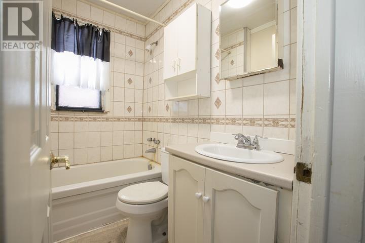 371 Elizabeth St, Sault Ste. Marie, ON - Indoor Photo Showing Bathroom