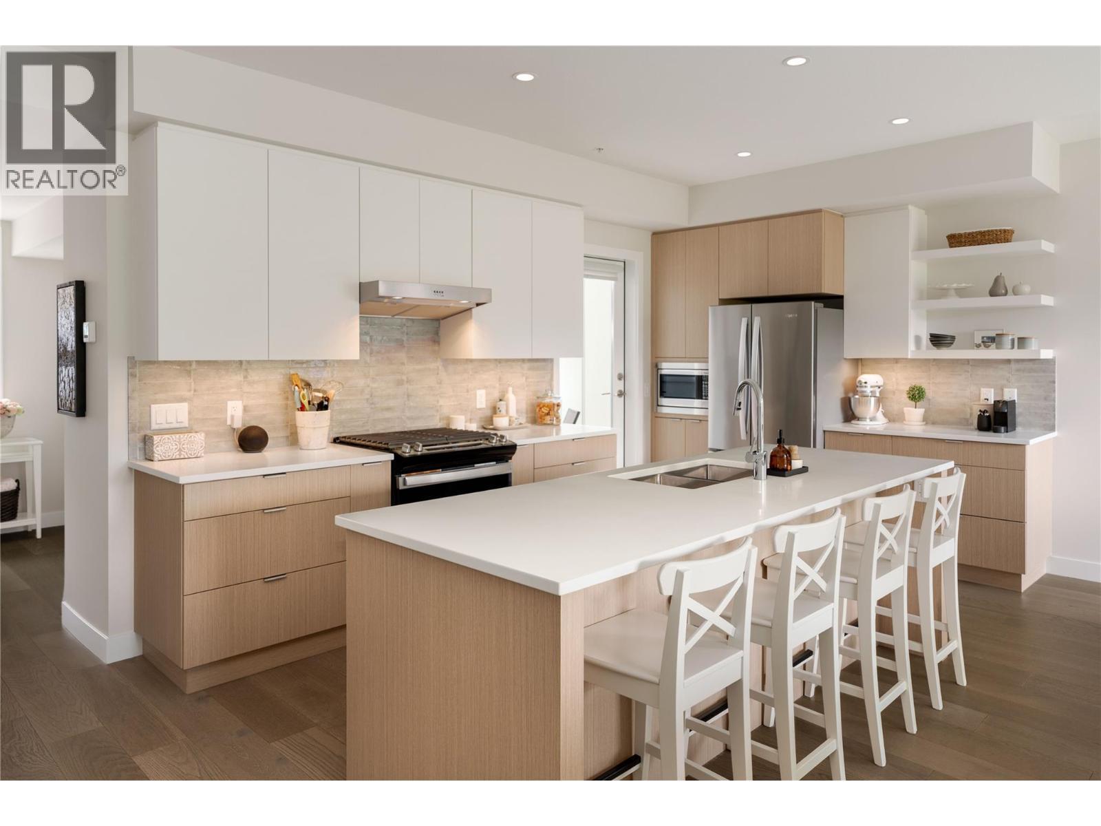 3719 Woodsdale Road Unit# 17, Lake Country, BC - Indoor Photo Showing Kitchen With Stainless Steel Kitchen