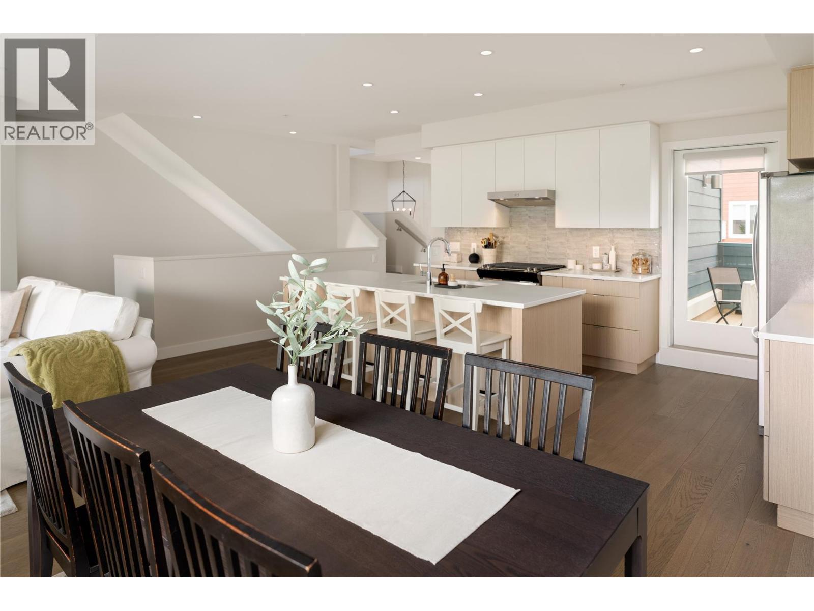 3719 Woodsdale Road Unit# 17, Lake Country, BC - Indoor Photo Showing Kitchen With Upgraded Kitchen