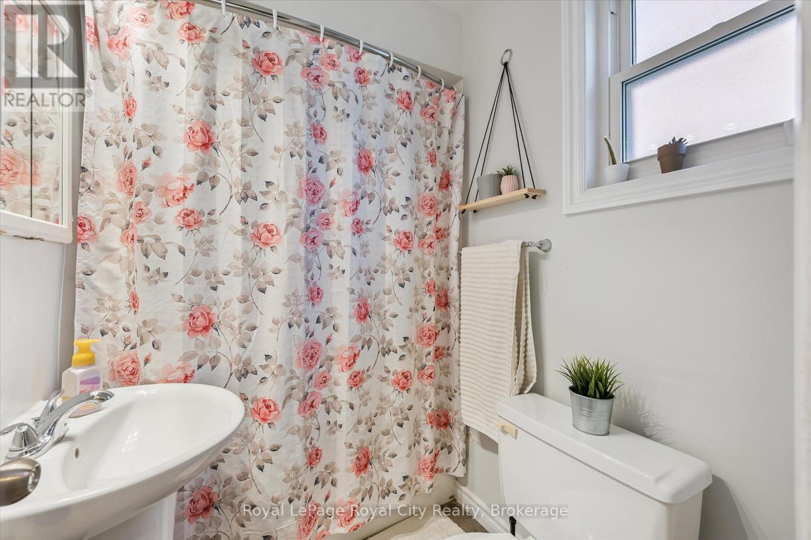 Unit 1-4pc Bath - 148 Suffolk Street W, Guelph (Downtown), ON - Indoor Photo Showing Bathroom