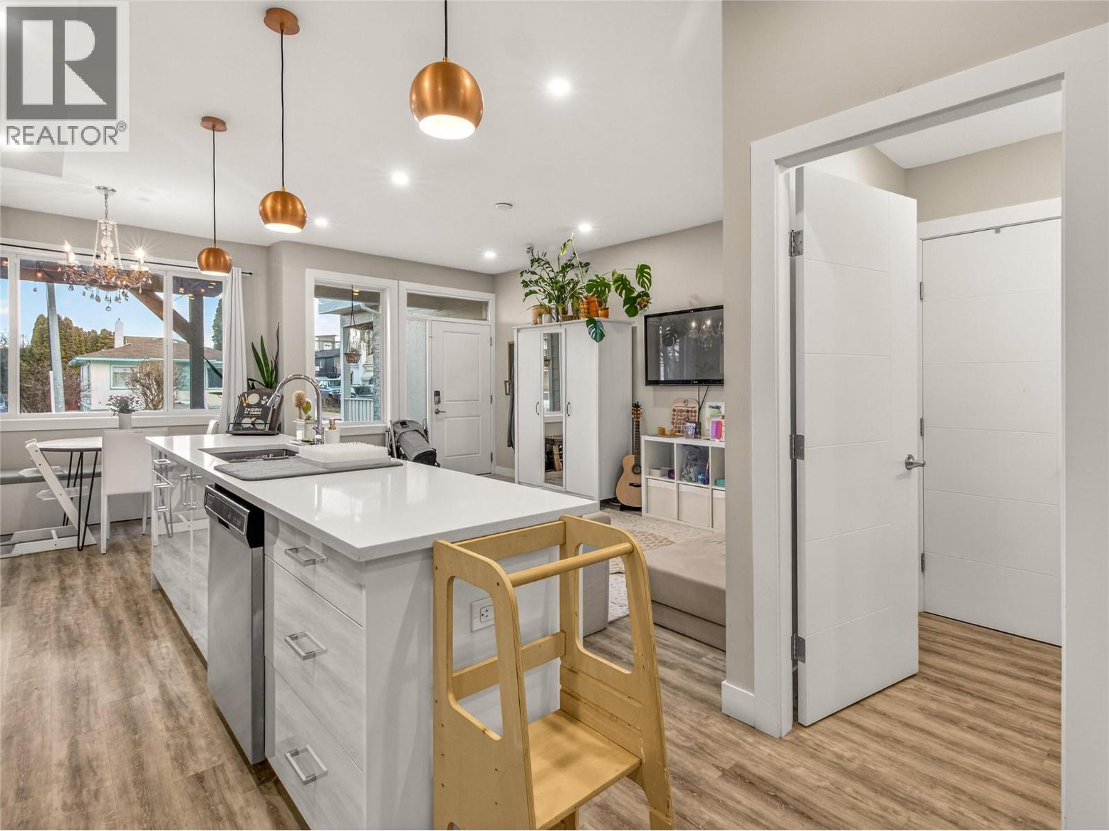 102 Cossar Avenue Unit# 103, Penticton, BC - Indoor Photo Showing Kitchen