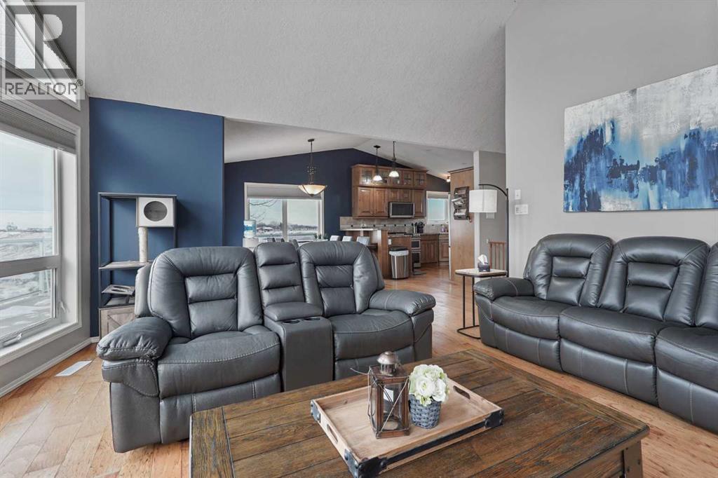 95048 River Ridge Road, Rural Lethbridge County, AB - Indoor Photo Showing Living Room