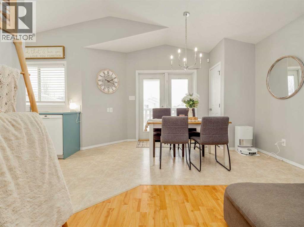 109 Peigan Court W, Lethbridge, AB - Indoor Photo Showing Dining Room