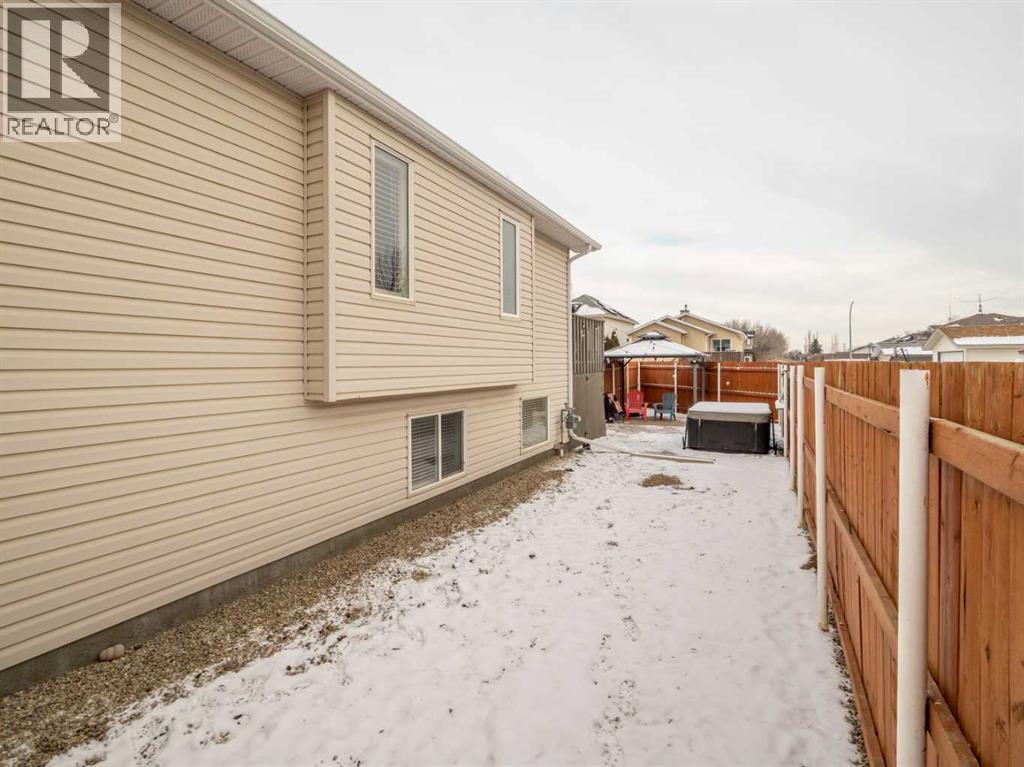 109 Peigan Court W, Lethbridge, AB - Outdoor With Exterior