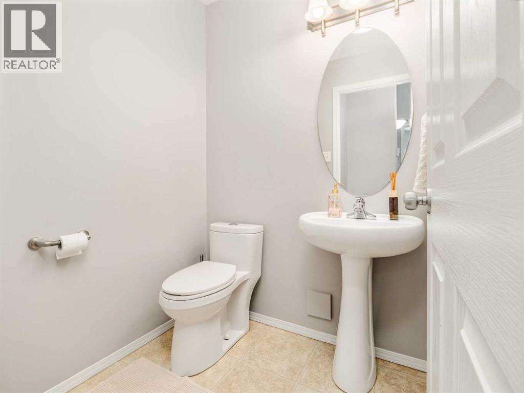 109 Peigan Court W, Lethbridge, AB - Indoor Photo Showing Bathroom