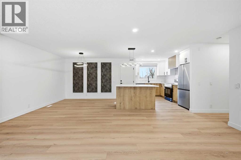 2404 51 Street Ne, Calgary, AB - Indoor Photo Showing Kitchen