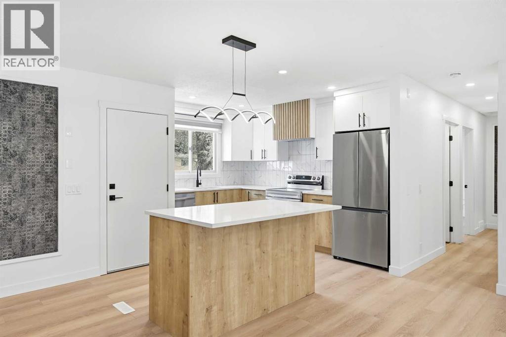 Kitchen main - 2404 51 Street Ne, Calgary, AB - Indoor Photo Showing Kitchen With Upgraded Kitchen
