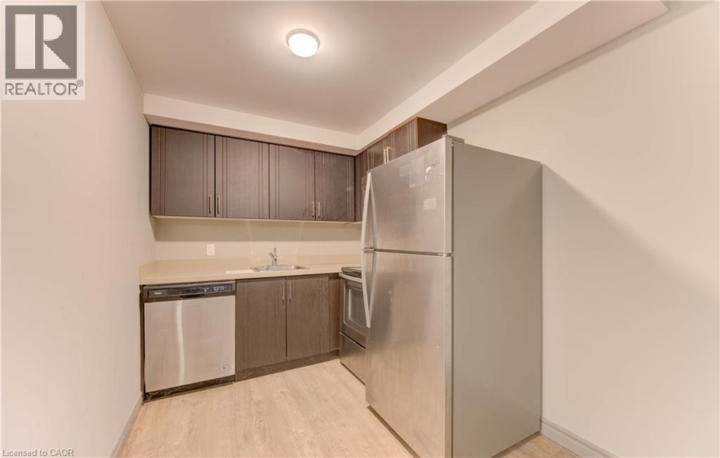 321 Spruce Street Unit# 102, Waterloo, ON - Indoor Photo Showing Kitchen
