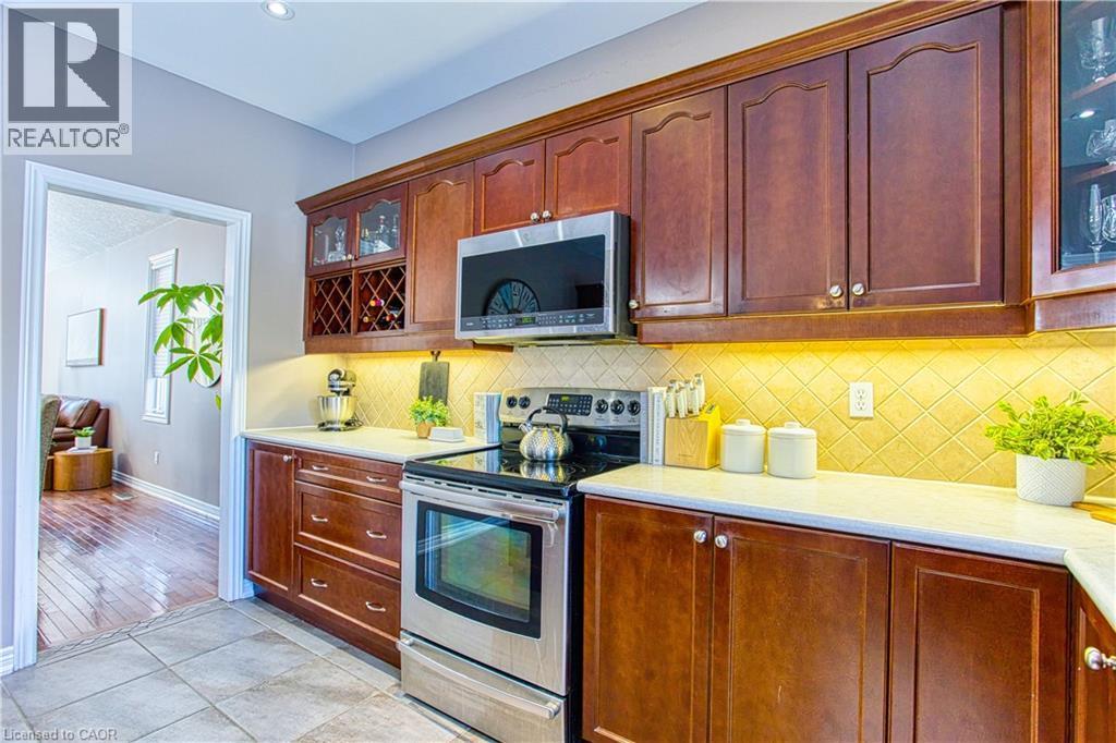 52 Biggs Avenue, Ancaster, ON - Indoor Photo Showing Kitchen