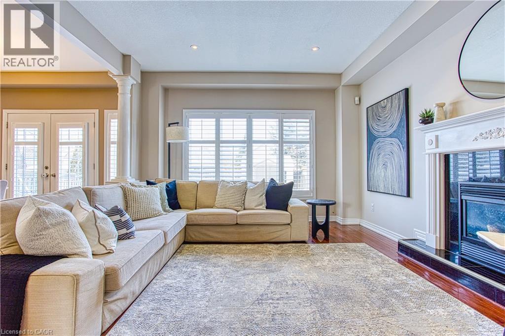 52 Biggs Avenue, Ancaster, ON - Indoor Photo Showing Living Room