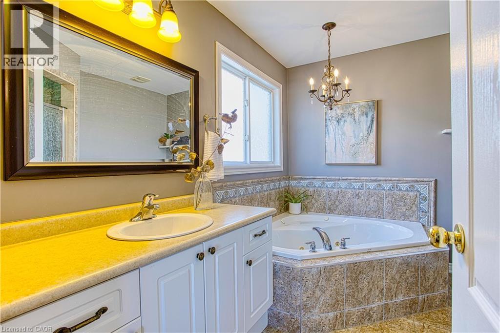 Ensuite - 52 Biggs Avenue, Ancaster, ON - Indoor Photo Showing Bathroom