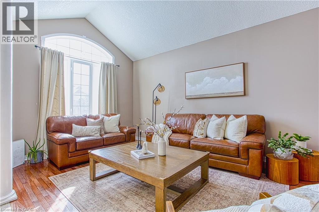 52 Biggs Avenue, Ancaster, ON - Indoor Photo Showing Living Room