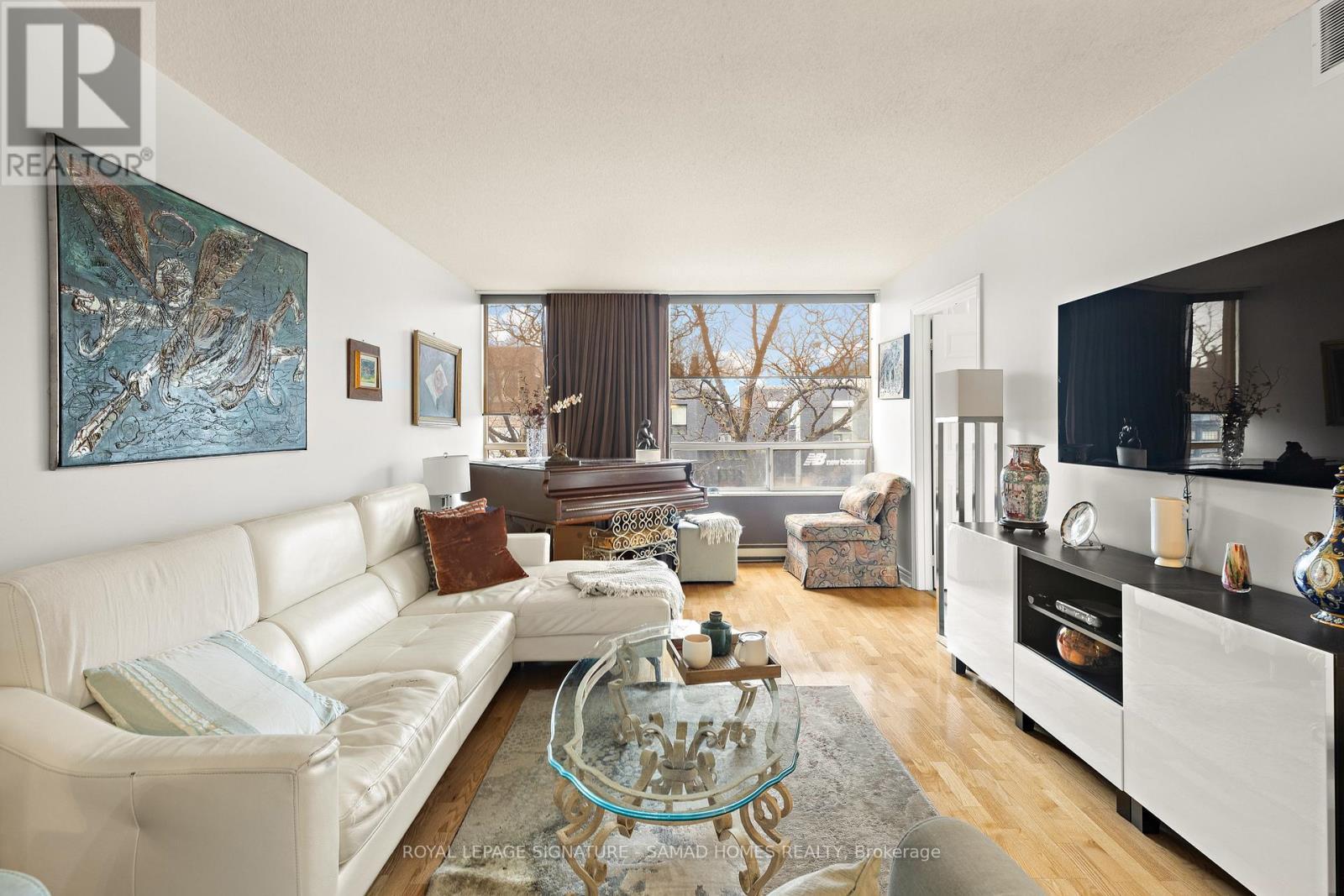 210 - 1177 Yonge Street, Toronto, ON - Indoor Photo Showing Living Room
