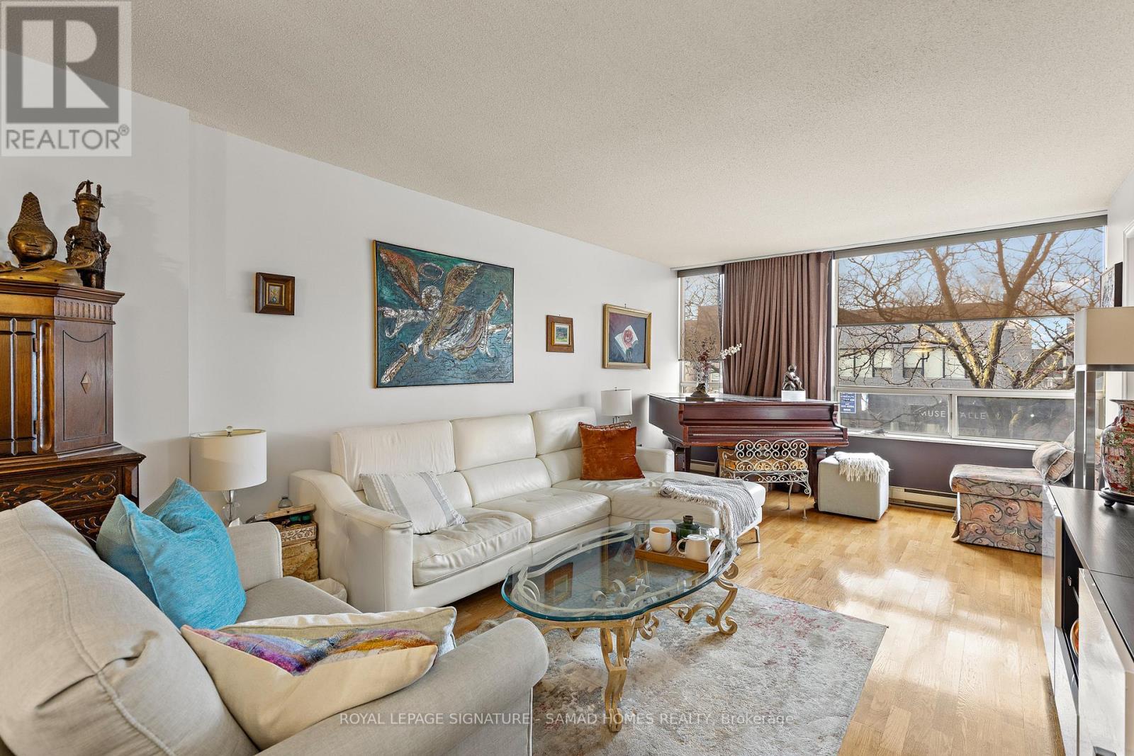 210 - 1177 Yonge Street, Toronto, ON - Indoor Photo Showing Living Room