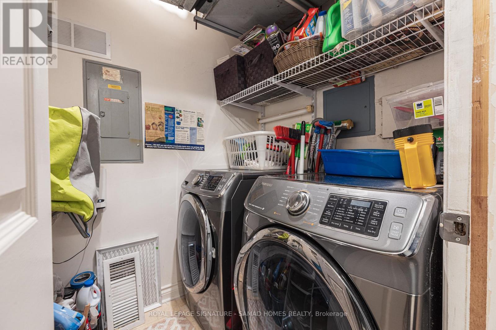 210 - 1177 Yonge Street, Toronto, ON - Indoor Photo Showing Laundry Room