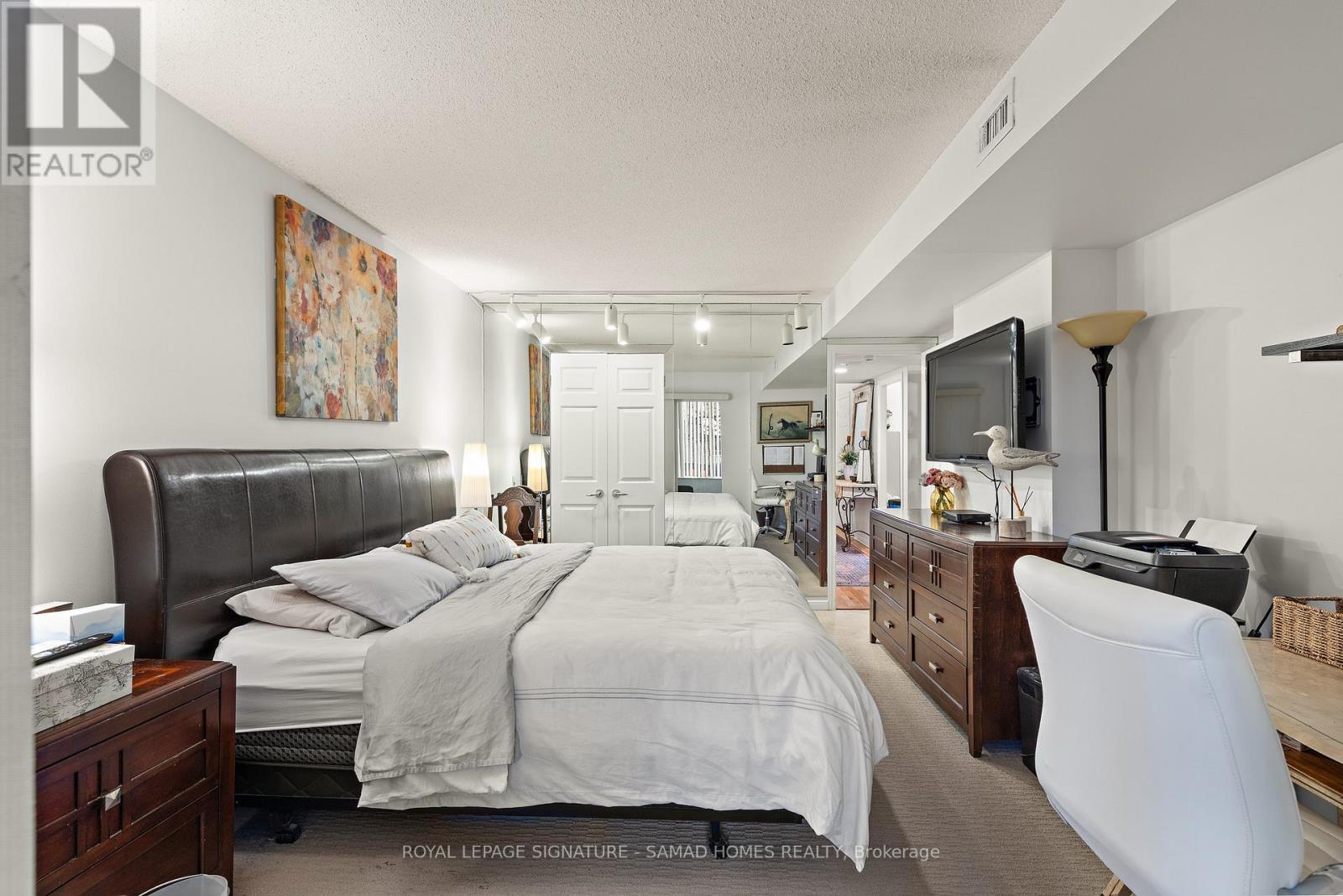 210 - 1177 Yonge Street, Toronto, ON - Indoor Photo Showing Bedroom