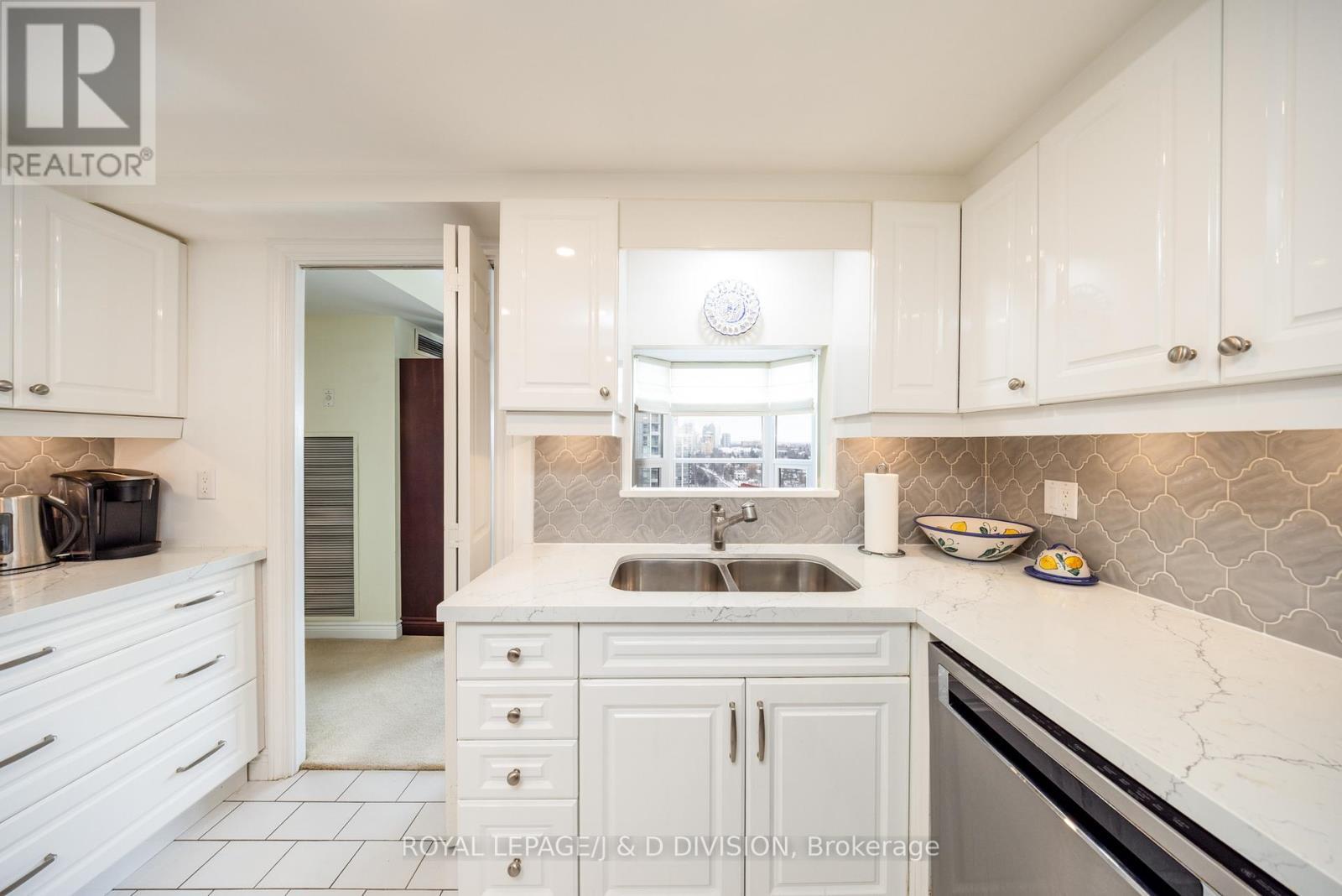 1710 - 65 Spring Garden Avenue, Toronto, ON - Indoor Photo Showing Kitchen With Double Sink