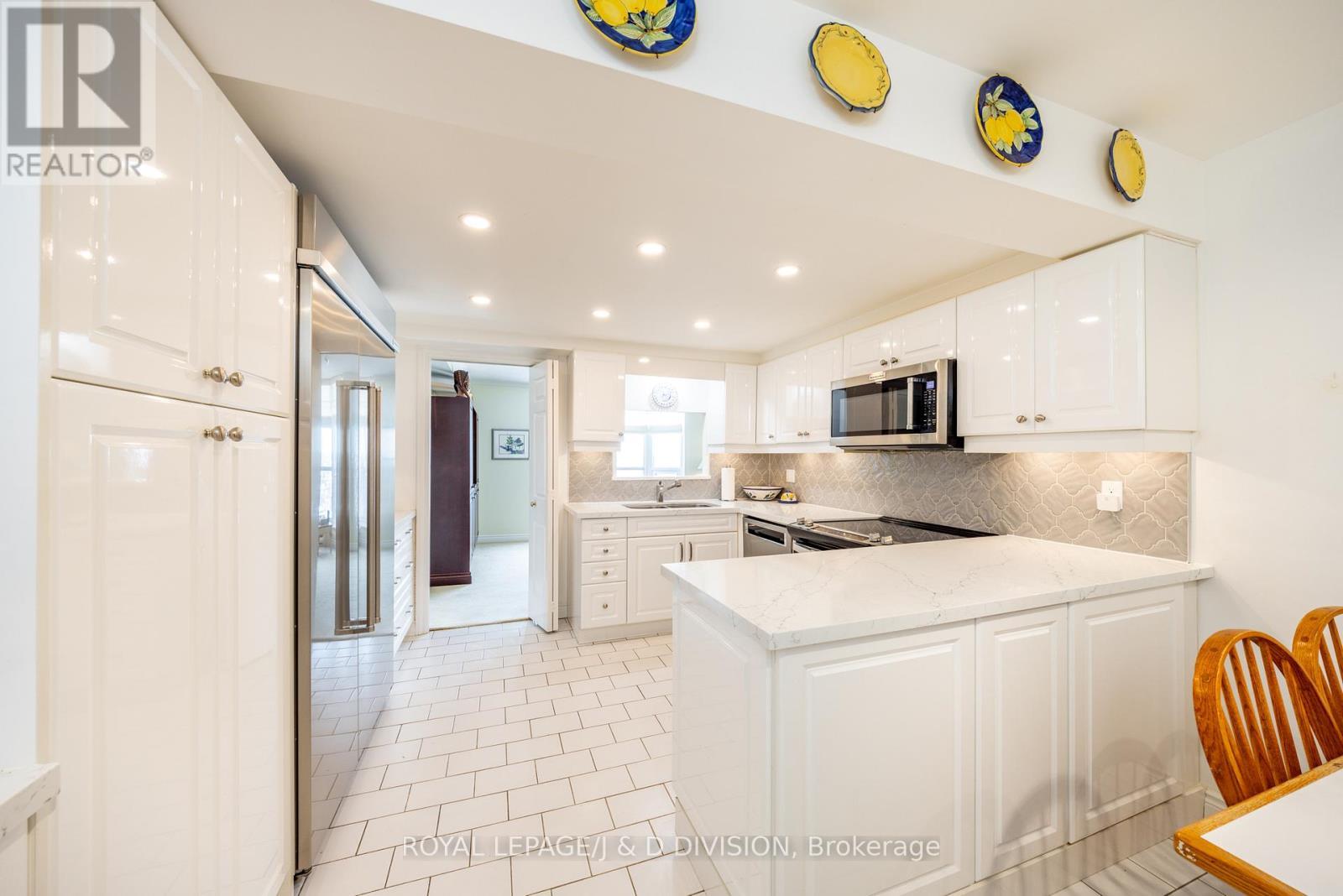 1710 - 65 Spring Garden Avenue, Toronto, ON - Indoor Photo Showing Kitchen With Upgraded Kitchen
