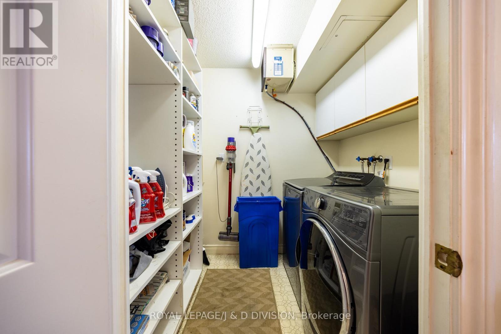 1710 - 65 Spring Garden Avenue, Toronto, ON - Indoor Photo Showing Laundry Room