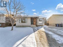 23 Ross Haven Avenue SE Medicine Hat, AB T1B 2R2