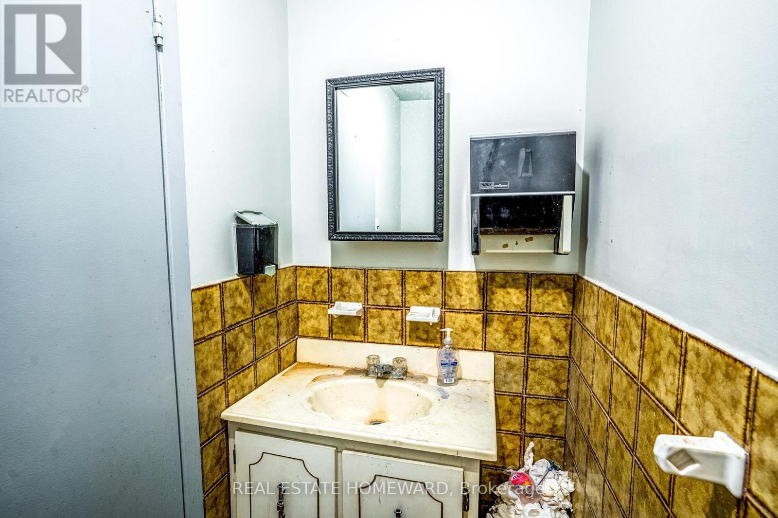 Unit 3 - 170 Bovaird Drive W, Brampton, ON