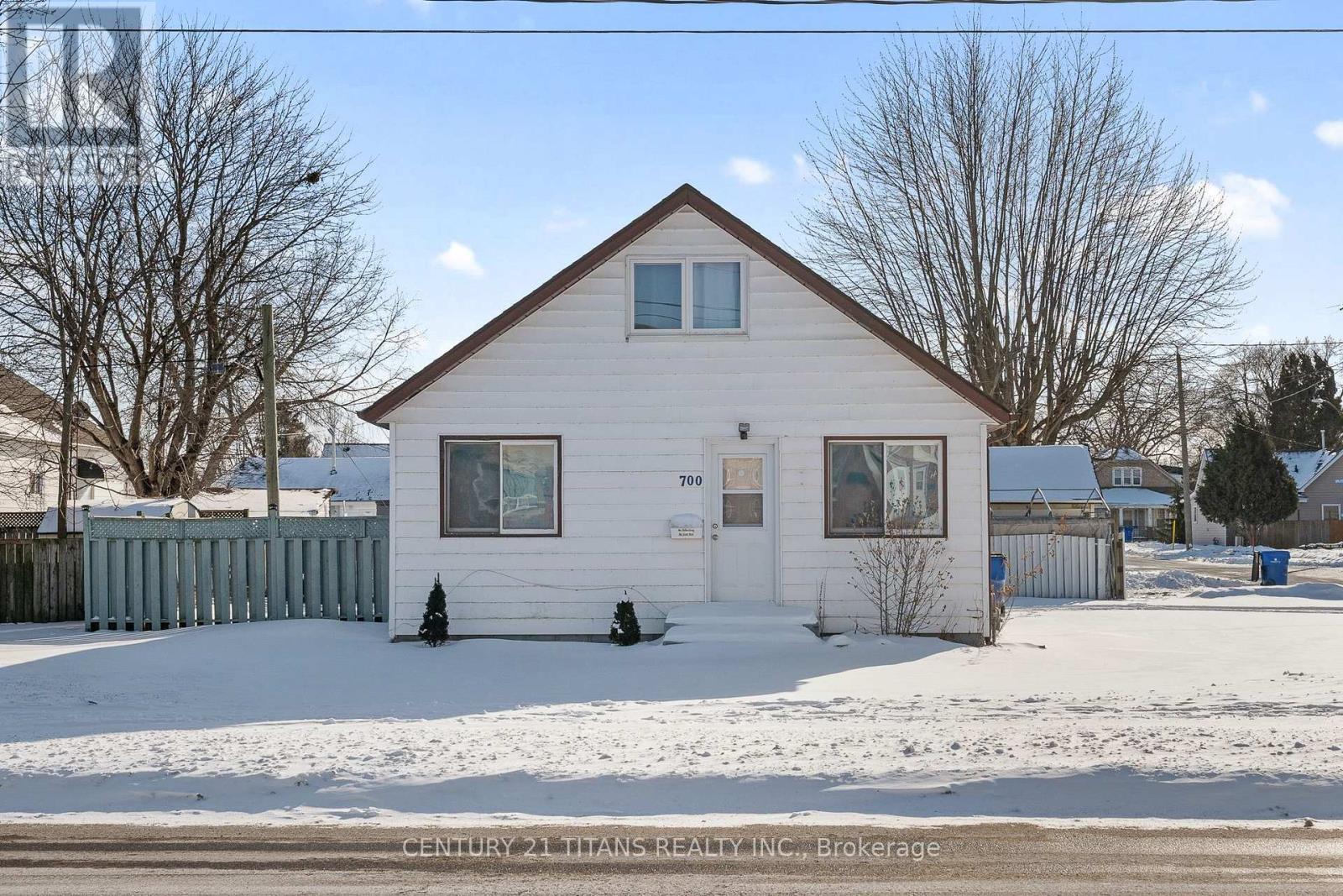 700 Wallace Street, Chatham-Kent, ON - Outdoor