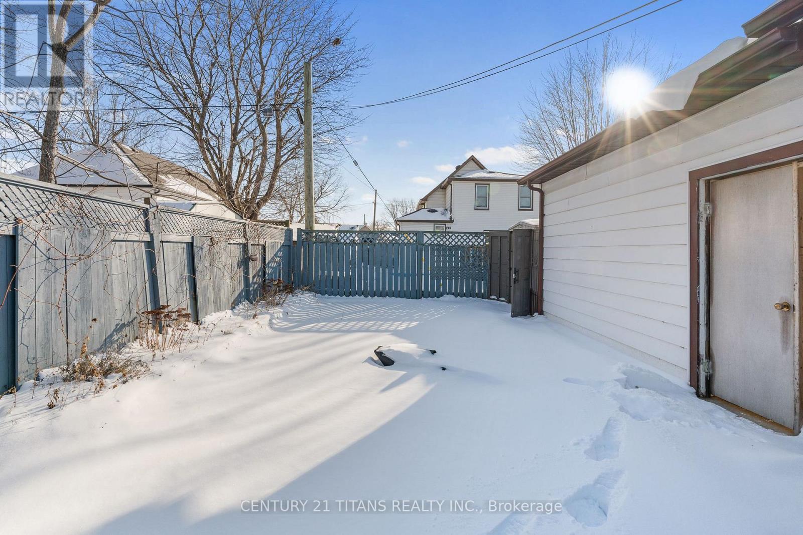 700 Wallace Street, Chatham-Kent, ON - Outdoor With Exterior