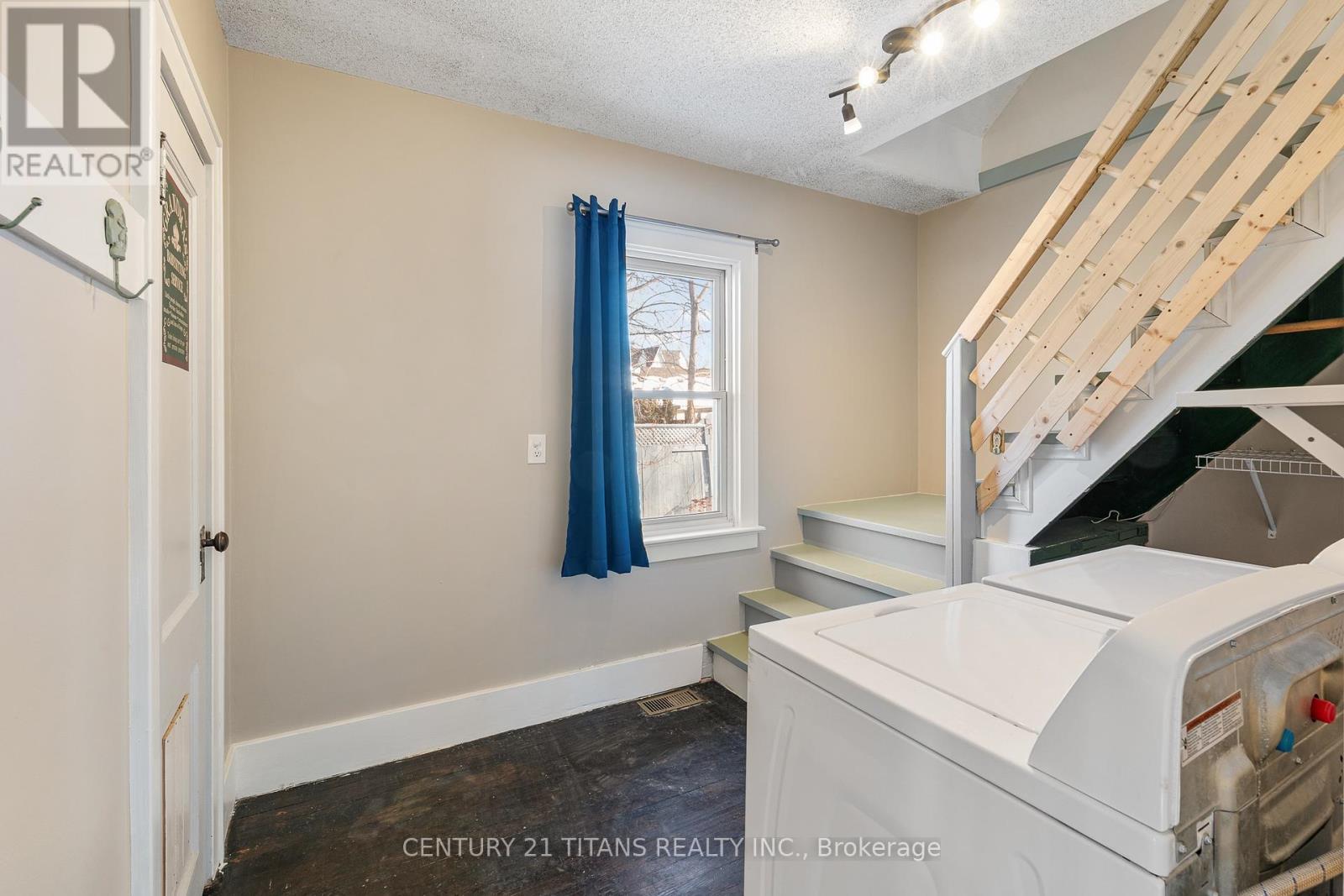 700 Wallace Street, Chatham-Kent, ON - Indoor Photo Showing Laundry Room