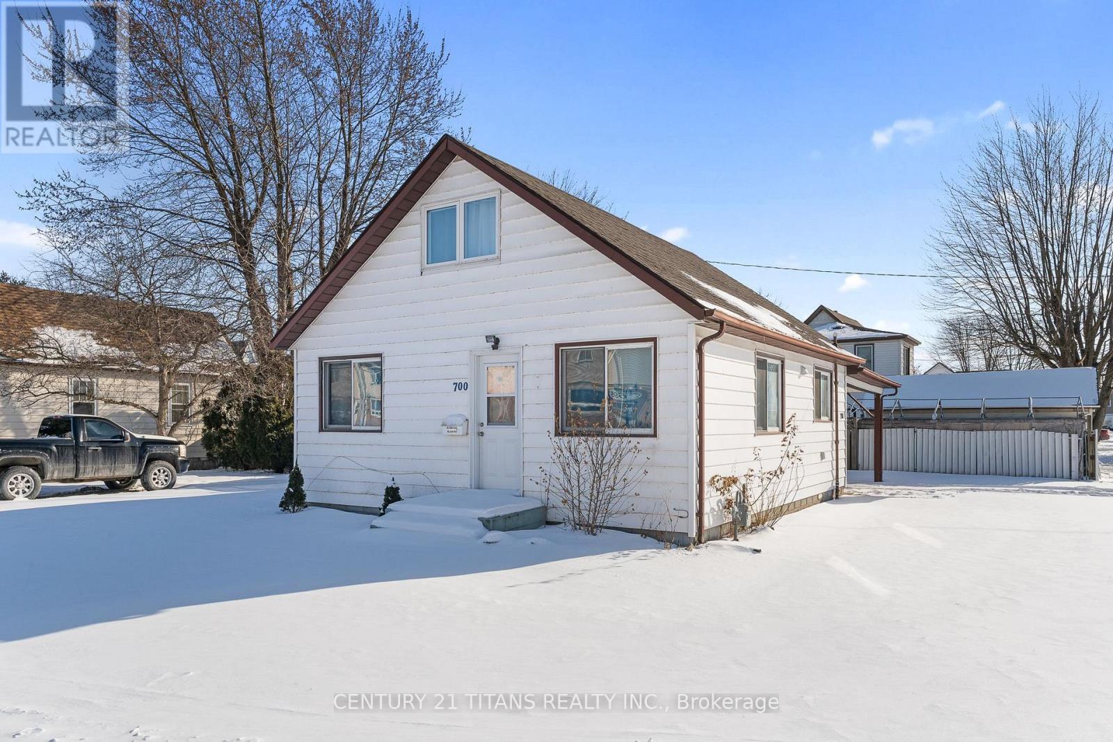 700 Wallace Street, Chatham-Kent, ON - Outdoor