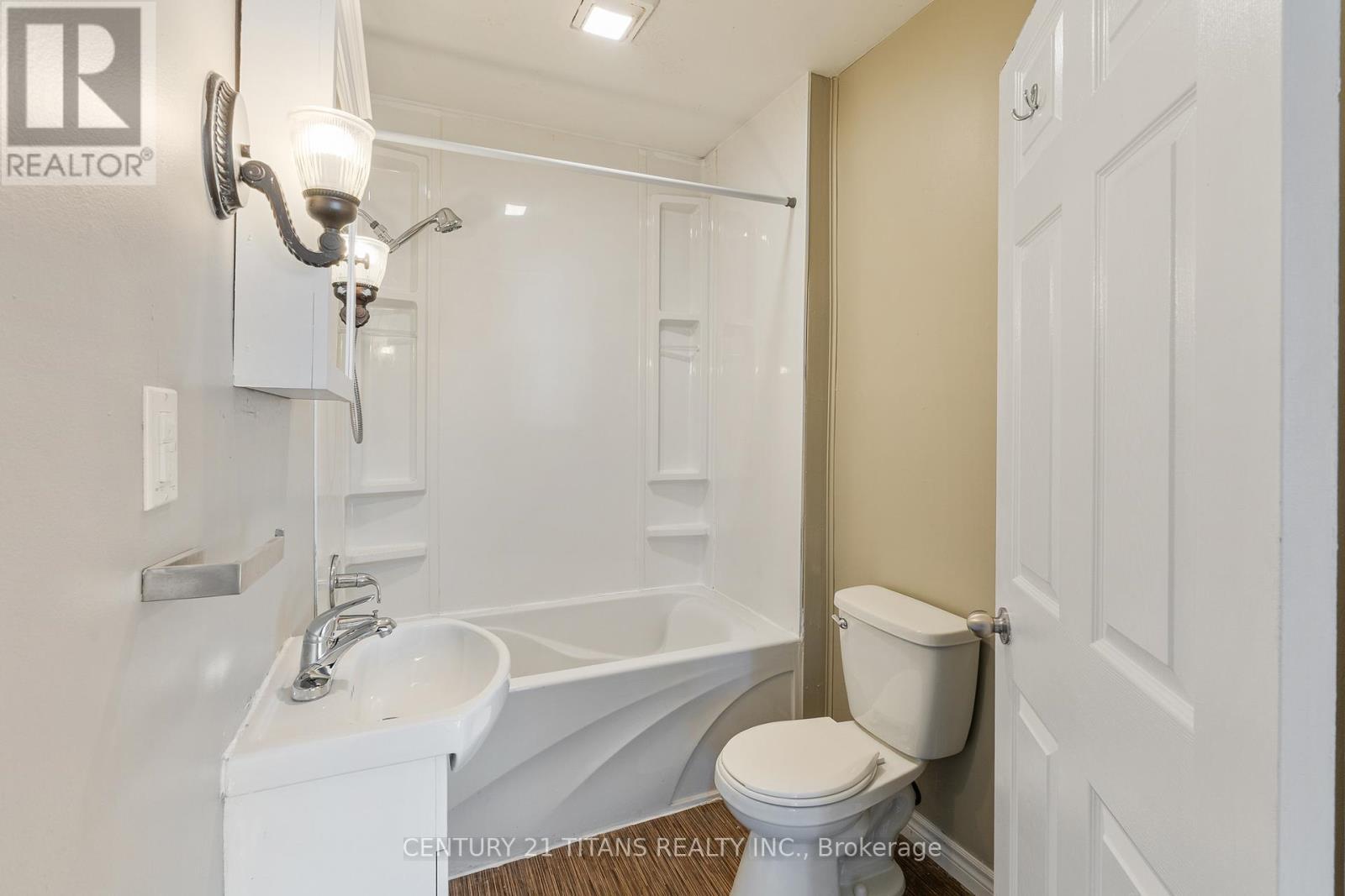 700 Wallace Street, Chatham-Kent, ON - Indoor Photo Showing Bathroom