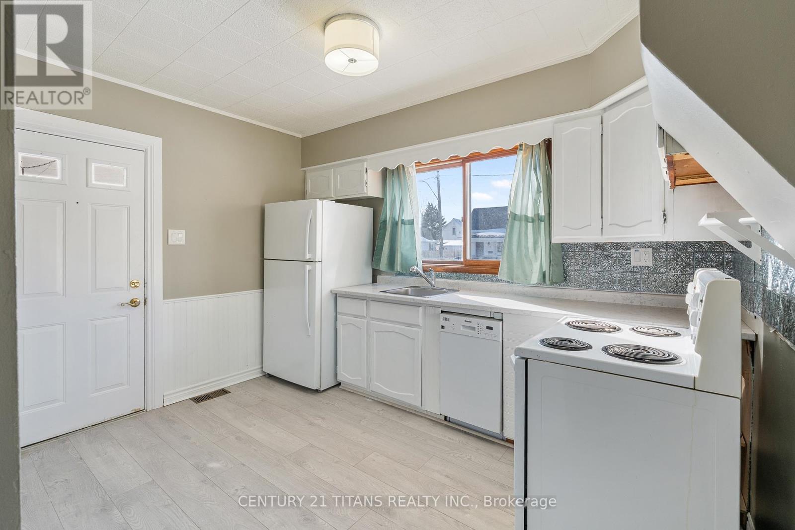 700 Wallace Street, Chatham-Kent, ON - Indoor Photo Showing Kitchen