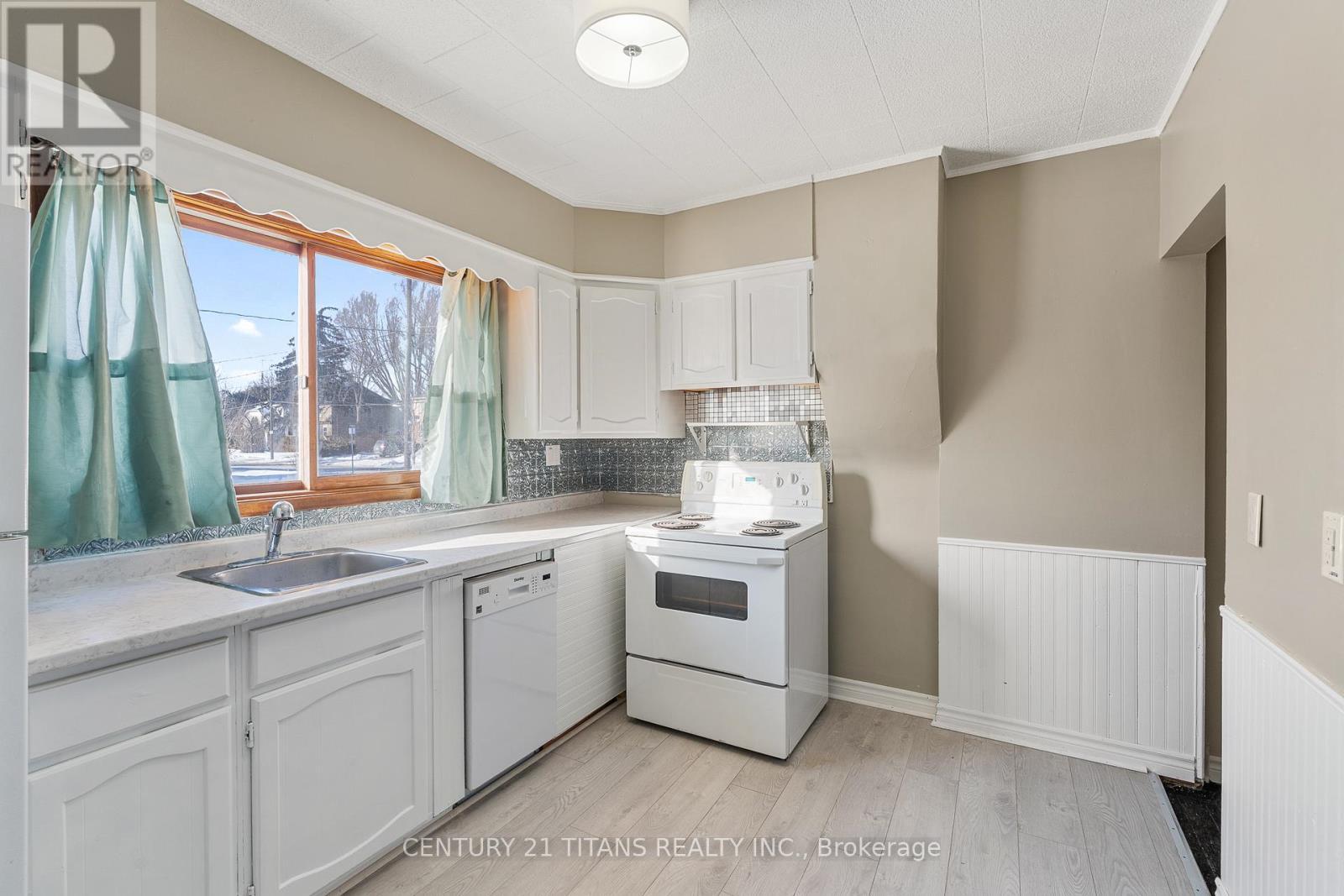 700 Wallace Street, Chatham-Kent, ON - Indoor Photo Showing Kitchen