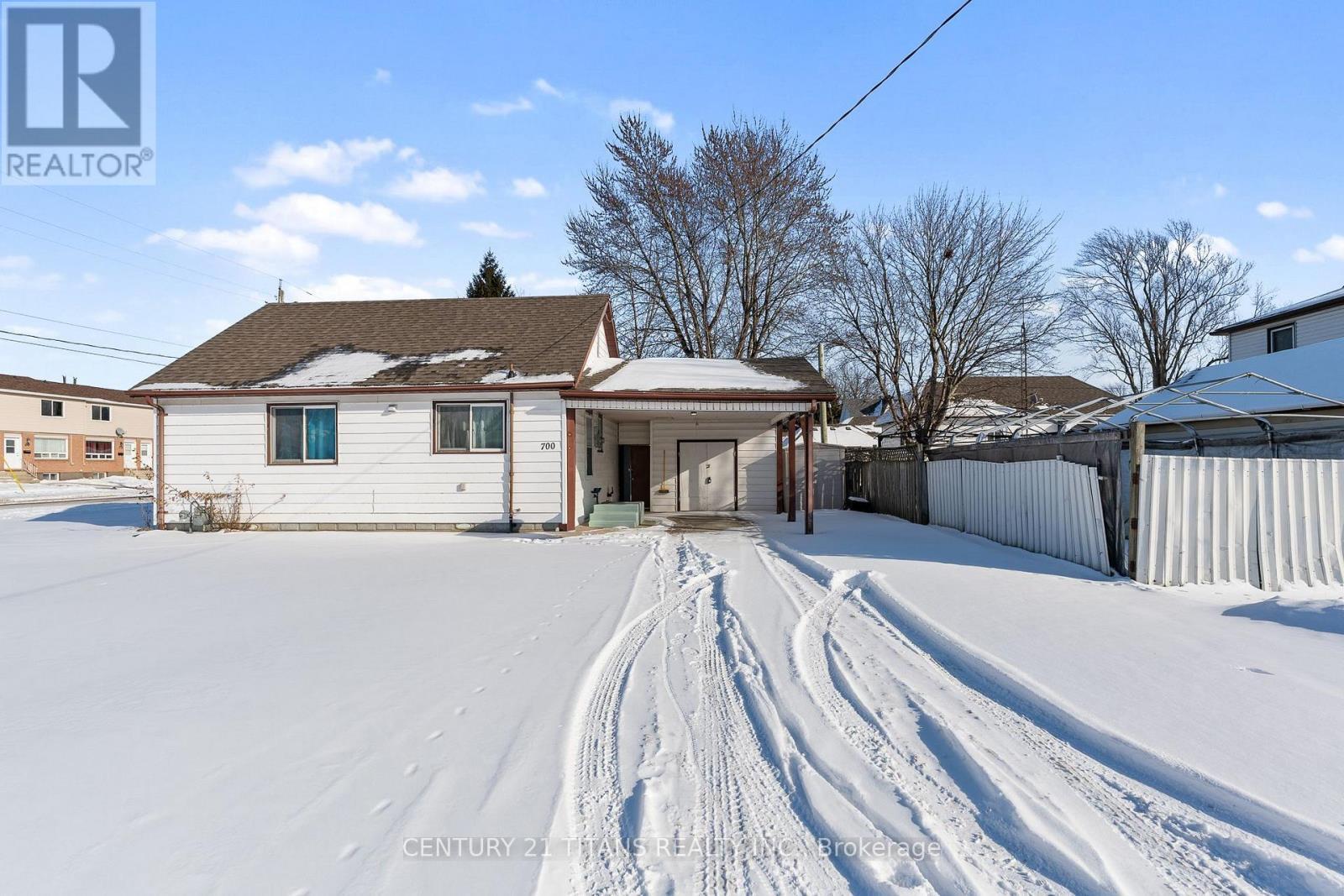 700 Wallace Street, Chatham-Kent, ON - Outdoor