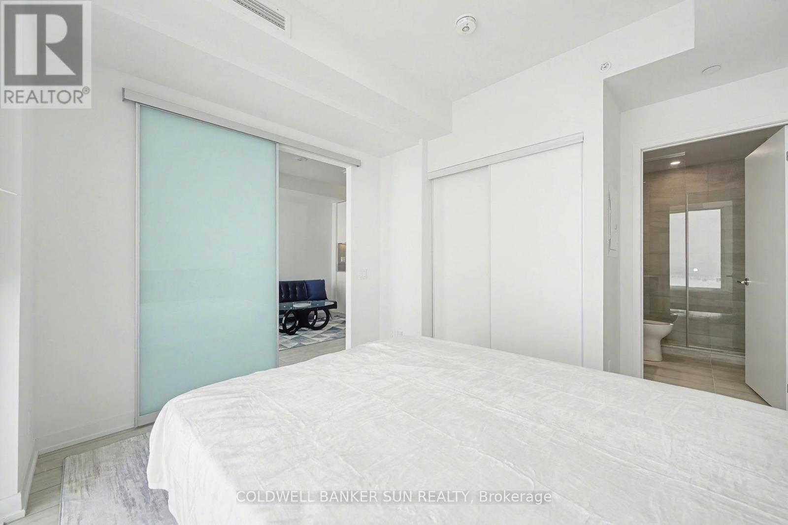 2009 - 39 Mary Street, Barrie, ON - Indoor Photo Showing Bedroom