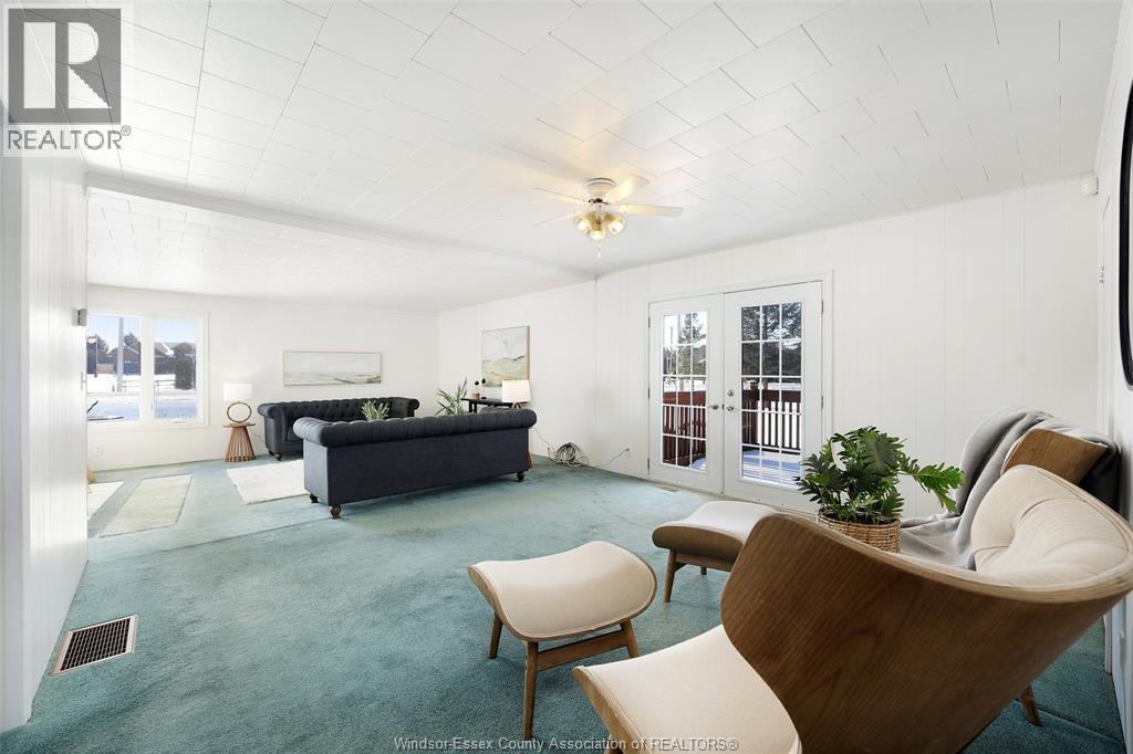 1331 Deer Run Road, Leamington, ON - Indoor Photo Showing Living Room