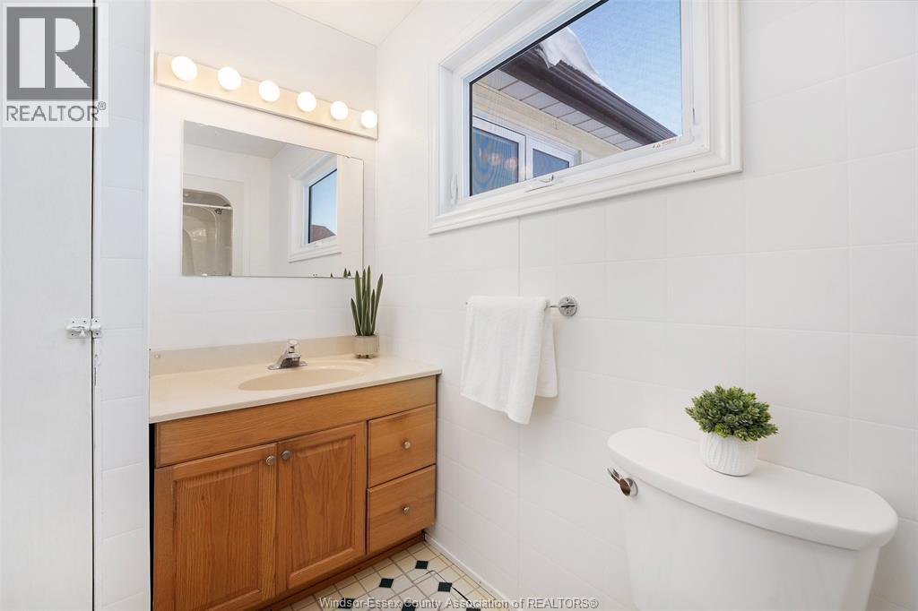 1331 Deer Run Road, Leamington, ON - Indoor Photo Showing Bathroom