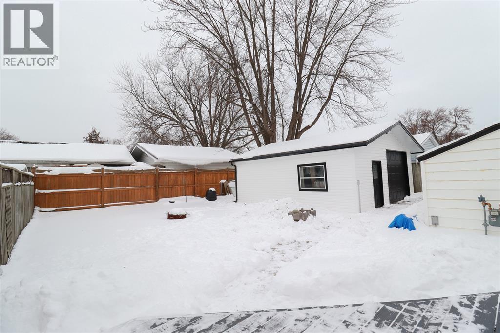 107 Walnut Avenue North, Sarnia, ON - Outdoor