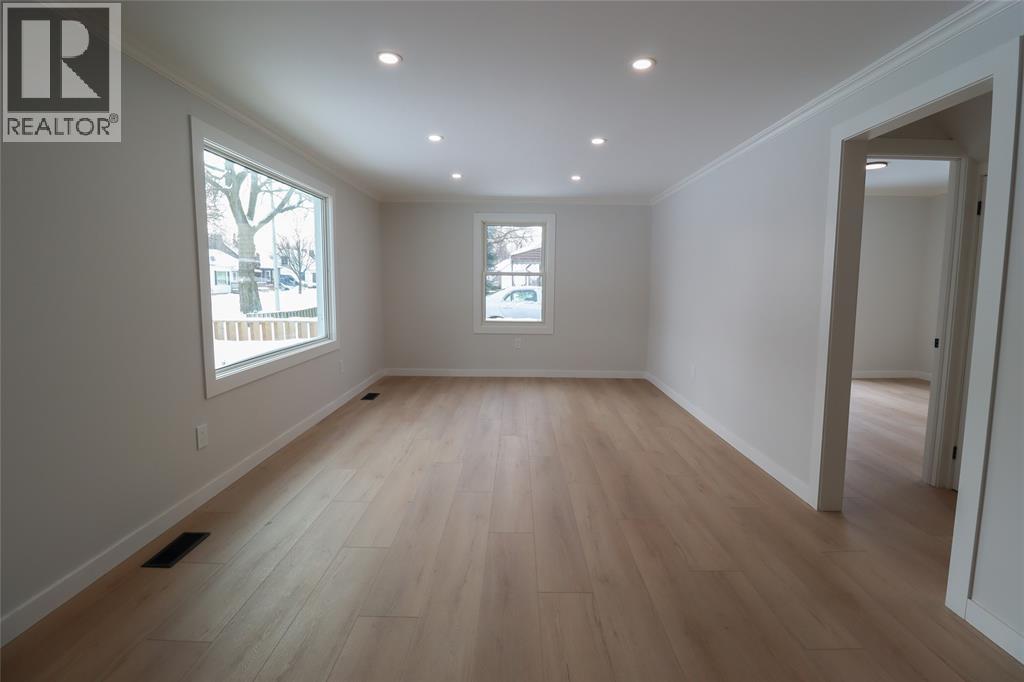 107 Walnut Avenue North, Sarnia, ON - Indoor Photo Showing Other Room