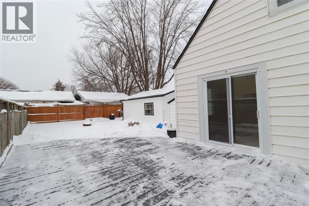 107 Walnut Avenue North, Sarnia, ON - Outdoor With Exterior