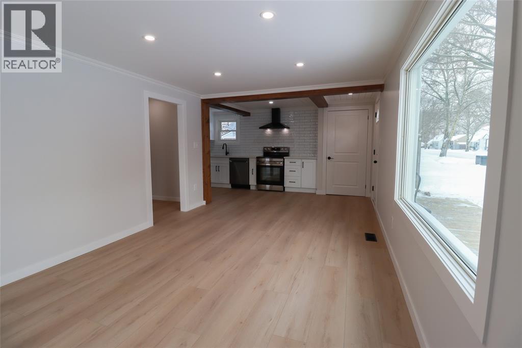 107 Walnut Avenue North, Sarnia, ON - Indoor Photo Showing Other Room