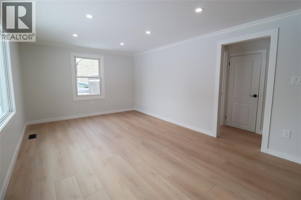 107 Walnut Avenue North, Sarnia, ON - Indoor Photo Showing Other Room