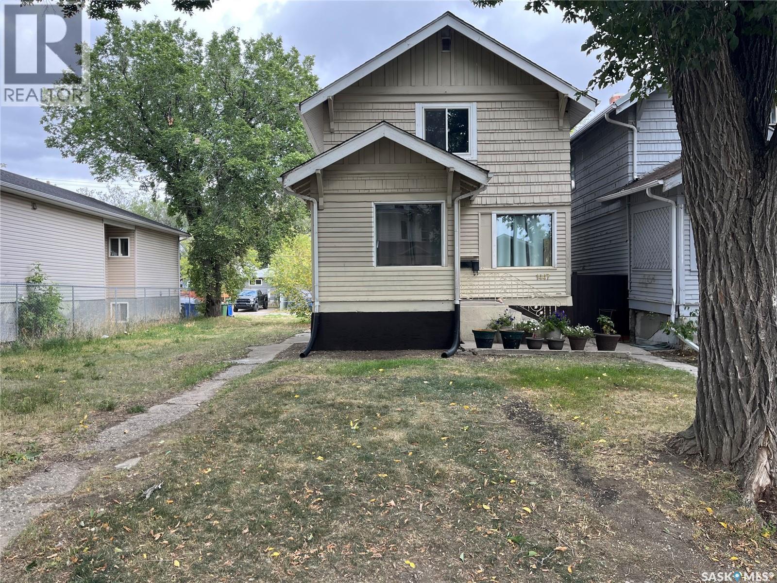 1447 Robinson Street, Regina, SK - Outdoor