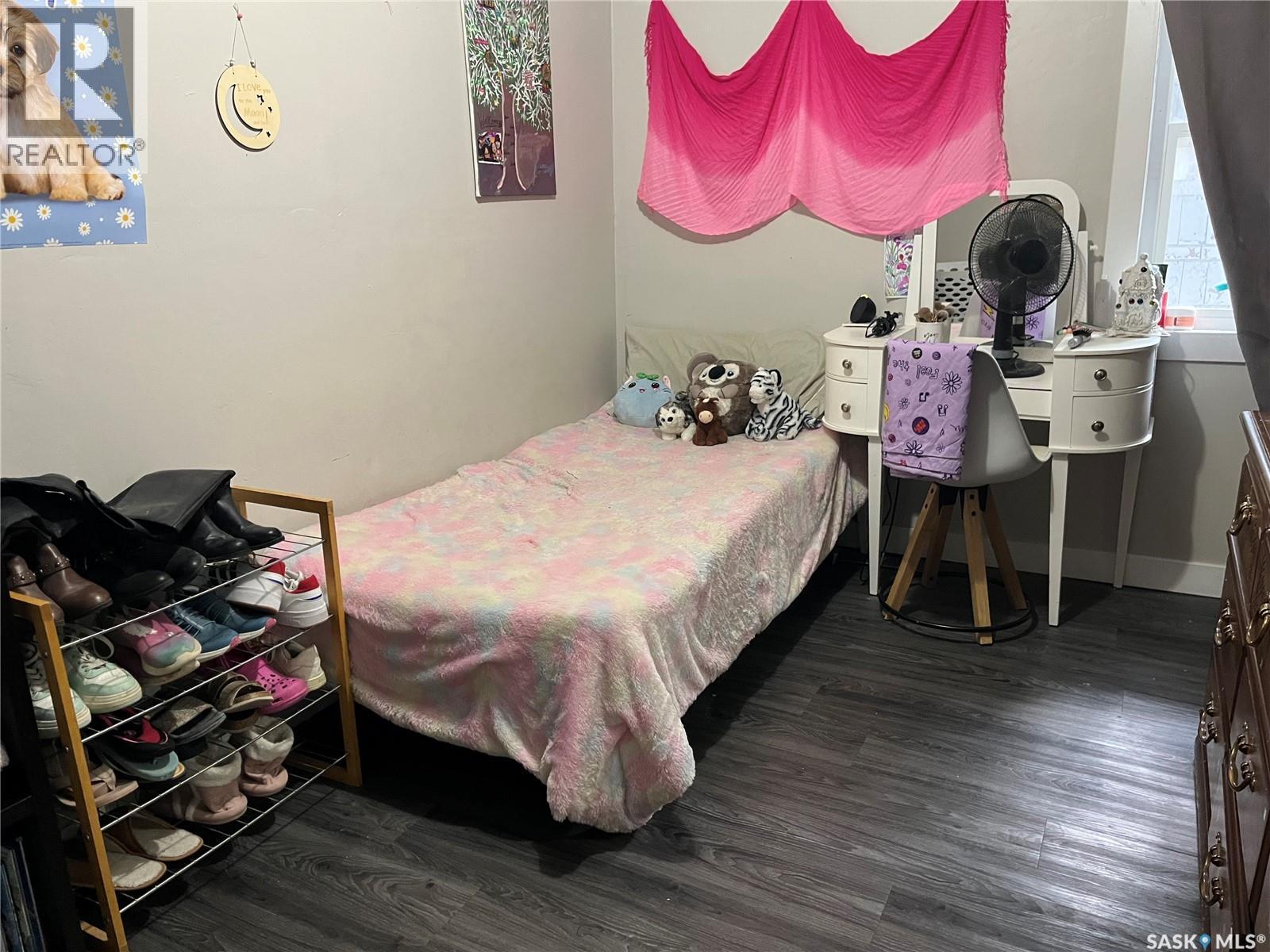 1447 Robinson Street, Regina, SK - Indoor Photo Showing Bedroom