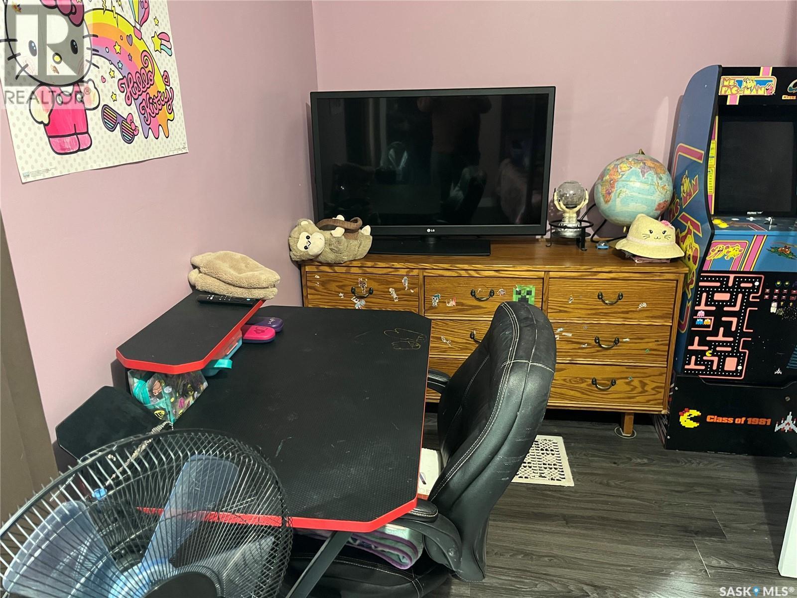 1447 Robinson Street, Regina, SK - Indoor