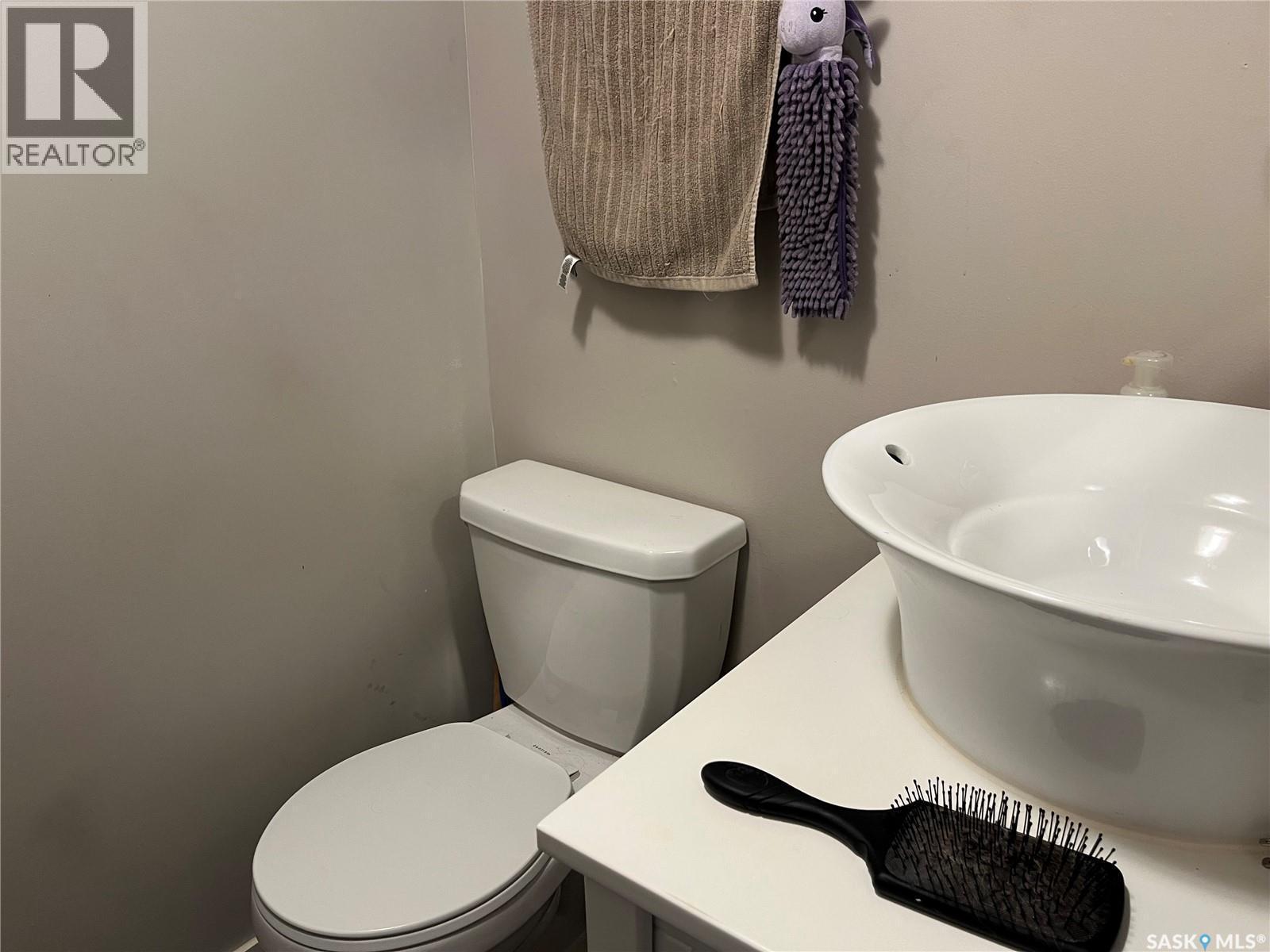 1447 Robinson Street, Regina, SK - Indoor Photo Showing Bathroom
